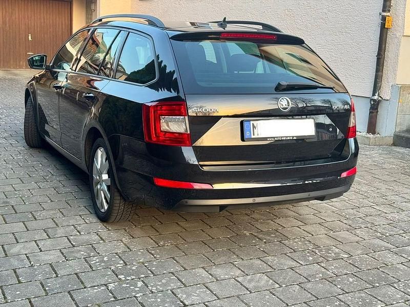 Gebraucht Skoda Octavia 150 PS (110 kW) 2015 Schwarz Kleinwagen