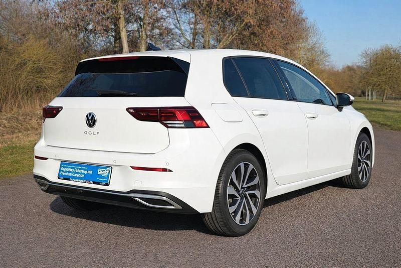Gebraucht VW Golf VII Active 150 PS (110 kW) 2021 Weiß Kleinwagen