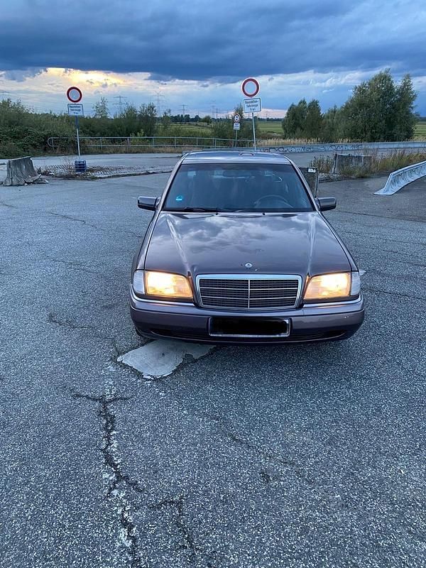 Andere farben Gebraucht 1993 Mercedes C180 Elegance Limousine | 1.650 € - Bild 1/4