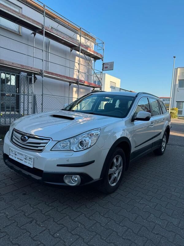 Weiß Gebraucht 2012 Subaru Legacy Kombi | 3.870 € - Bild 1/4