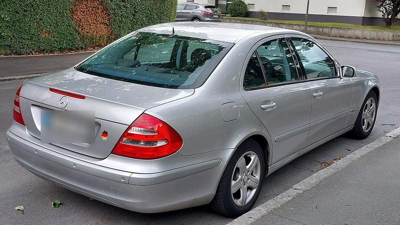 Gebraucht Mercedes E200 163 PS (119 kW) 2004 Silber Limousine