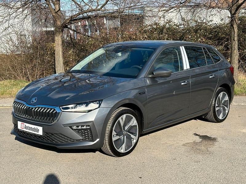 Grau Neu 2025 Skoda Scala First Edition Kleinwagen | 28.739 € (Fairer Preis) - Bild 1/4