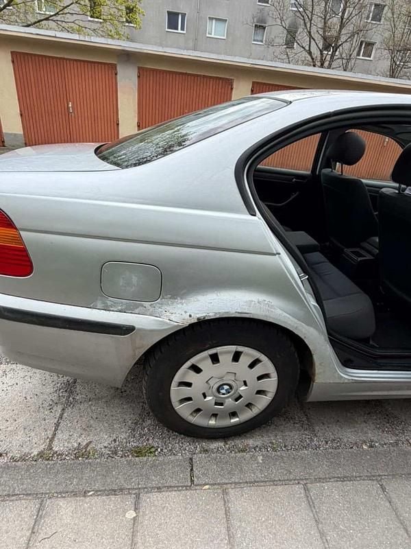 Gebraucht BMW 318 143 PS (105 kW) 2004 Silber Limousine