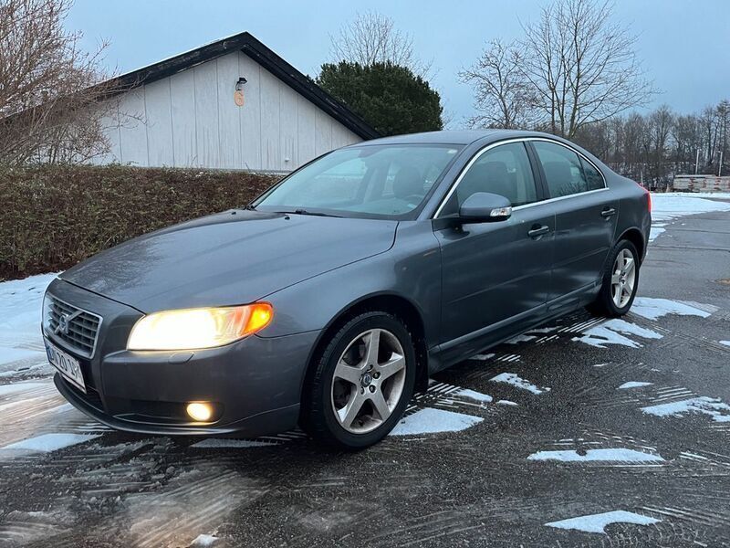 Grau Gebraucht 2007 Volvo S80 Limousine | 2.000 € (Fairer Preis) - Bild 1/4