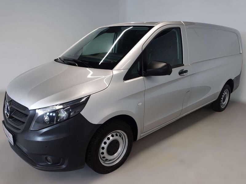 Brillantsilber metallic Gebraucht 2021 Mercedes Vito Van / Kleinbus | 20.990 € (Superpreis) - Bild 1/4