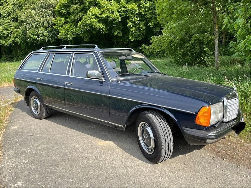 Blau Gebraucht 1980 Mercedes 250 Kombi | 5.900 € - Bild 1/4
