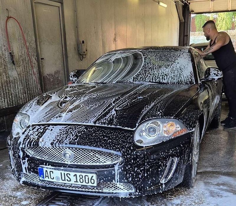 Schwarz Gebraucht 2009 Jaguar XKR Coupé | 30.000 € - Bild 1/4