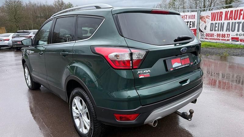 Gebraucht Ford Kuga Titanium 179 PS (131 kW) 2018 Grün SUV