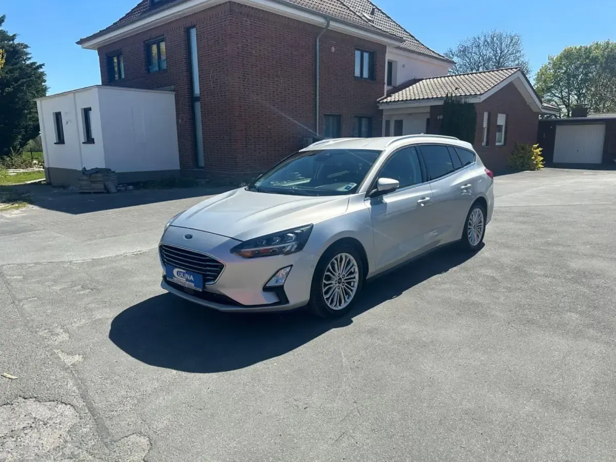 Usado Ford Focus Titanium 150 CV (110 kW) 2019 Plateado Familiar