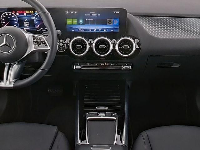 Gebraucht Mercedes B200 Progressive 163 PS (119 kW) 2024 Polarweiß Kleinwagen