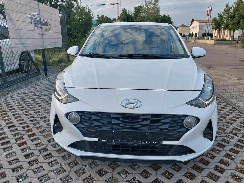 Gebraucht Hyundai i10 Select 84 PS (61 kW) 2020 Weiß Kleinwagen