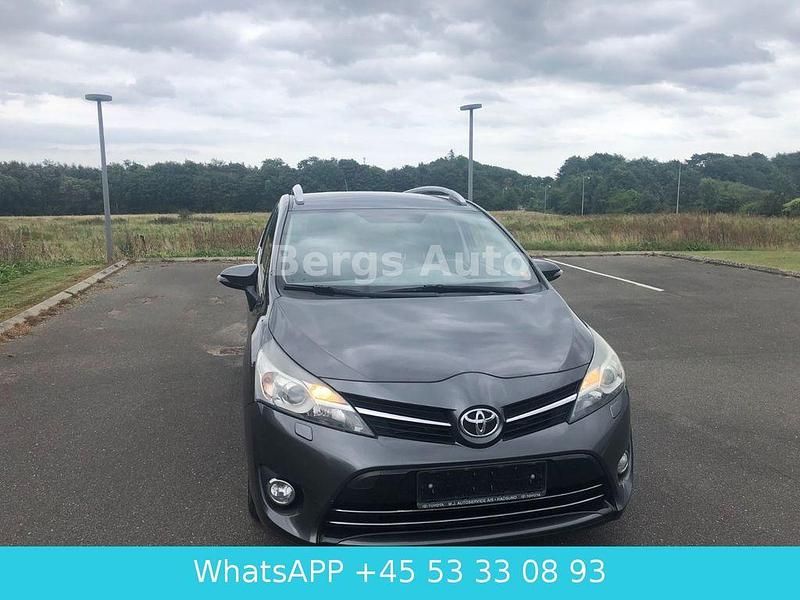 Gebraucht Toyota Verso 111 PS (81 kW) 2014 Grau Van / Kleinbus