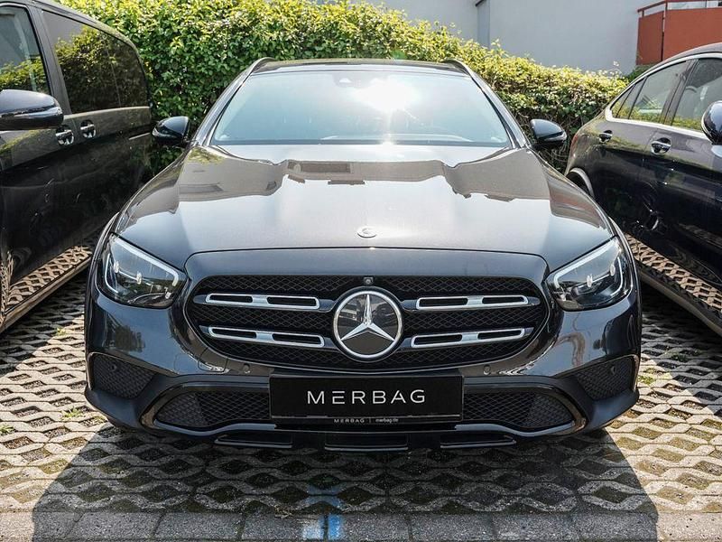 Gebraucht Mercedes E220 194 PS (142 kW) 2022 Grafitgrau Limousine