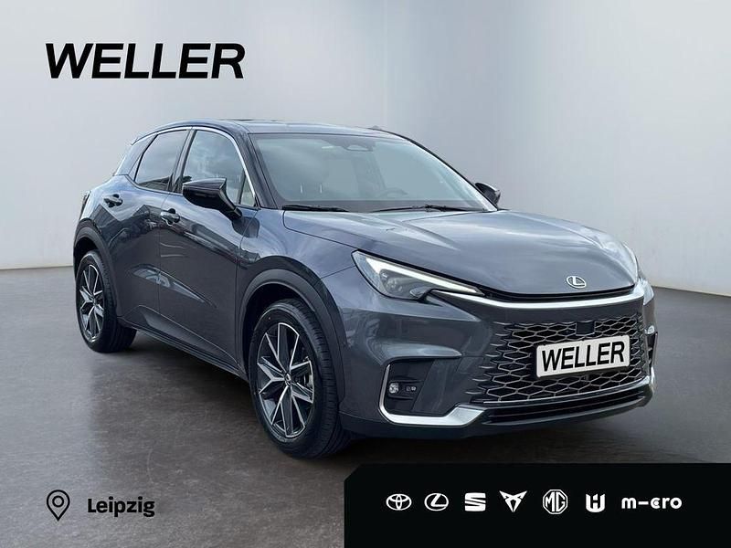 Neu Lexus LBX 136 PS (100 kW) 2026 1l1)/ black (202) (grau SUV