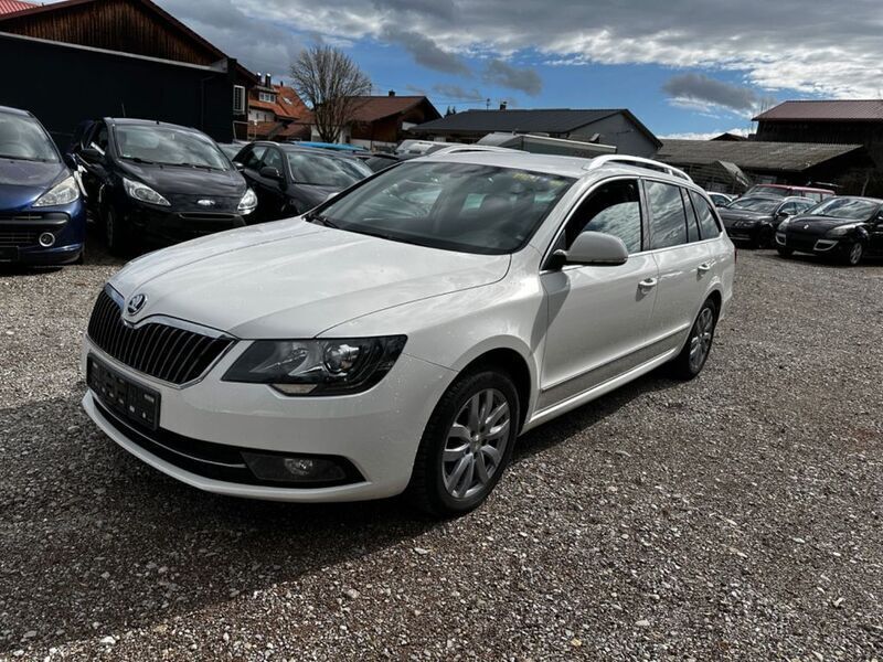 Weiß Gebraucht 2014 Skoda Superb Elegance Kombi | 8.950 € (Fairer Preis) - Bild 1/4