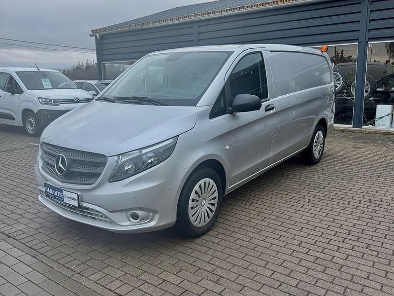 Silber Gebraucht 2016 Mercedes Vito Van | 20.690 € (Superpreis) - Bild 1/4
