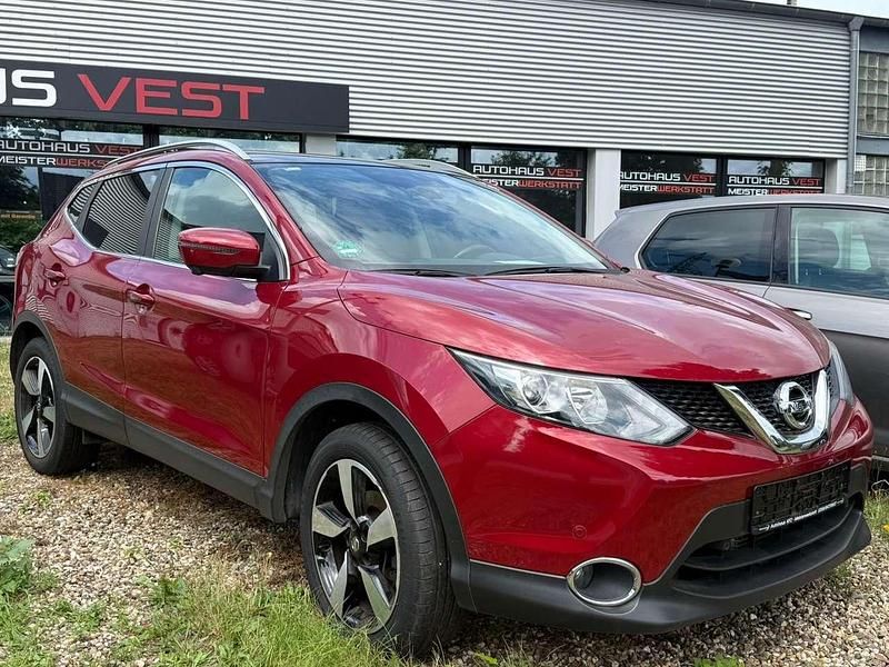 Alizarin crimson Gebraucht 2017 Nissan Qashqai N-Connecta SUV | 12.990 € (Fairer Preis) - Bild 1/4