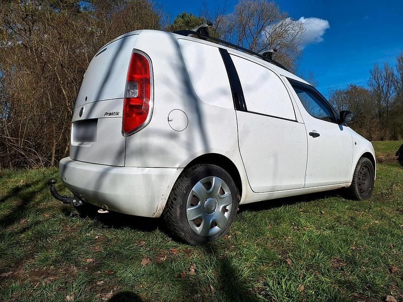 Gebraucht Skoda Roomster 69 PS (50 kW) 2008 Weiß Van / Kleinbus