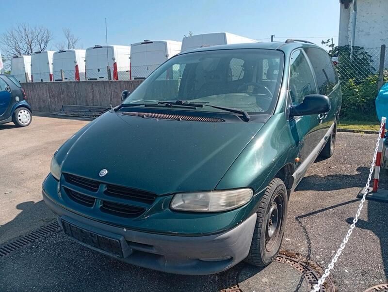 Grün Gebraucht 1999 Chrysler Voyager Van / Kleinbus | 580 € - Bild 1/4