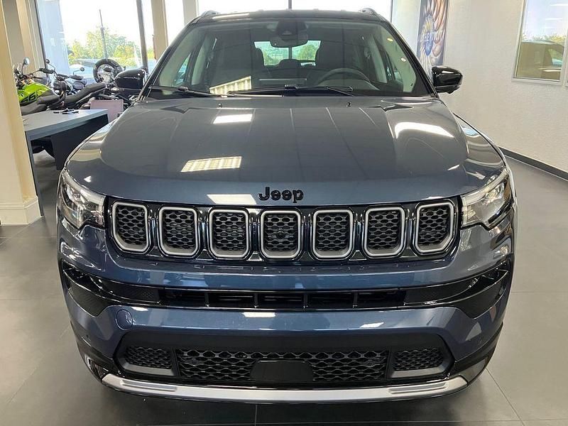 Neu Jeep Compass Summit 131 PS (96 kW) 2025 Grün SUV