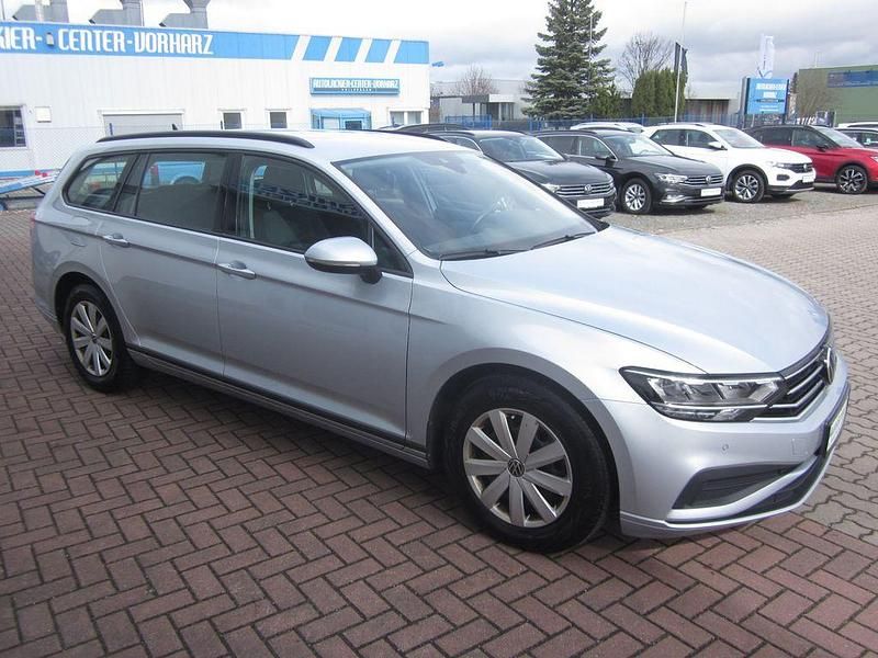Gebraucht VW Passat 150 PS (110 kW) 2022 Silber Kombi