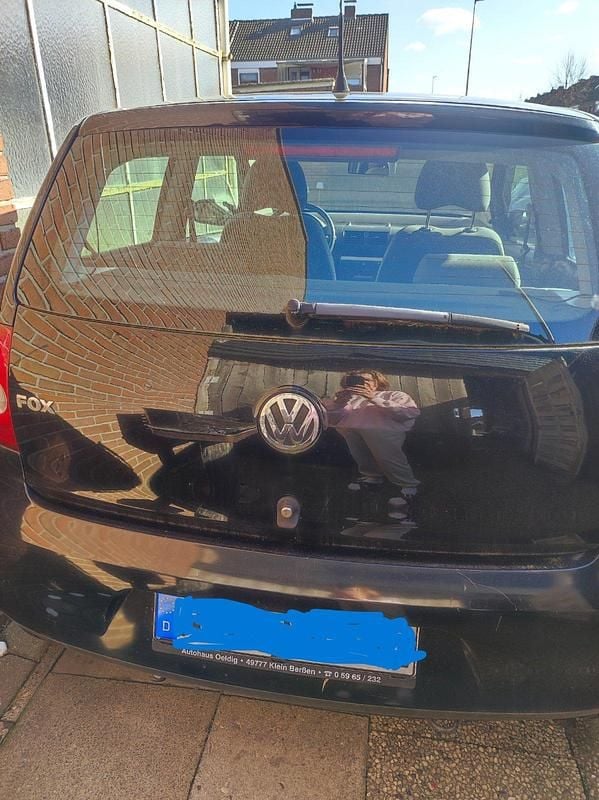 Gebraucht VW Fox 57 PS (41 kW) 2009 Schwarz Kleinwagen