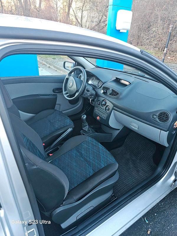 Brugt Renault Clio II 75 HK (55 kW) 2006 Sølv Hatchback