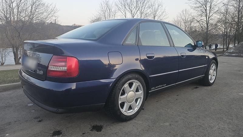 Gebraucht Audi A4 115 PS (84 kW) 2000 Blau Limousine