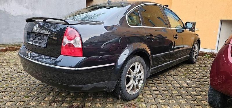 Gebraucht VW Passat Basis 131 PS (96 kW) 2003 Schwarz Limousine