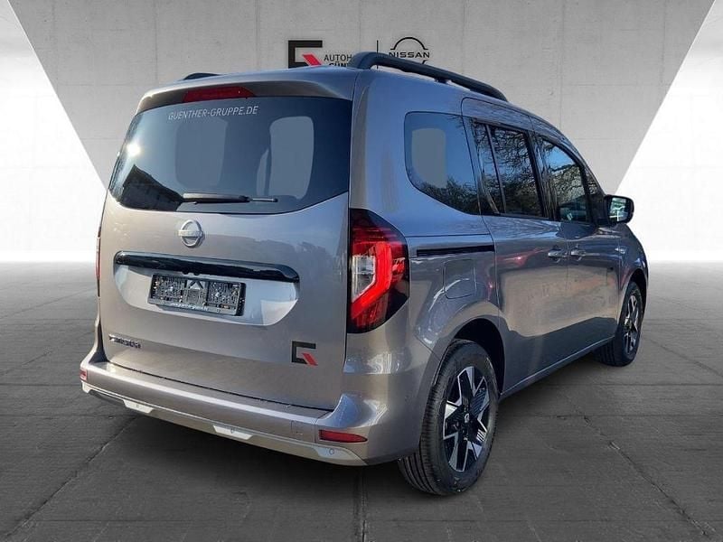 Neu Nissan Townstar 360º 131 PS (96 kW) 2025 Grau Kombi