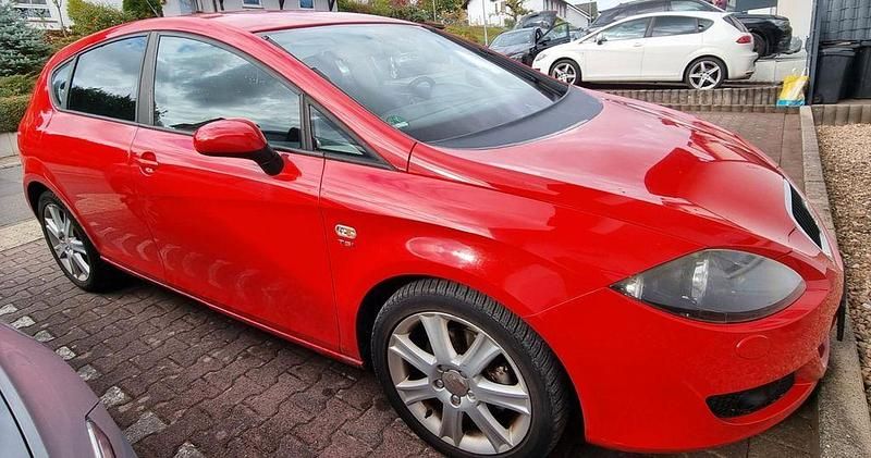 Rot Gebraucht 2008 Seat Leon Comfort Limousine | 2.250 € (Guter Preis) - Bild 1/4