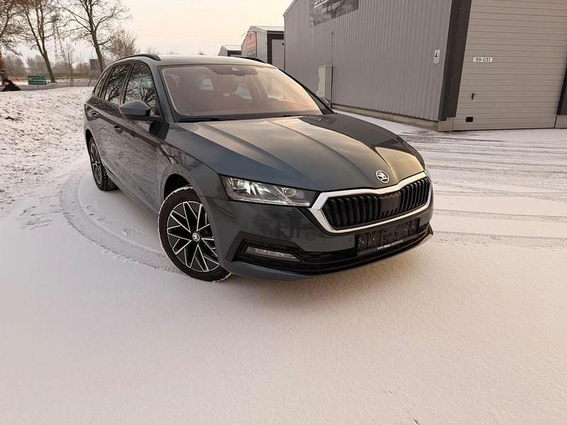 Grau Gebraucht 2021 Skoda Octavia Ambition Kombi | 19.800 € (Superpreis) - Bild 1/4