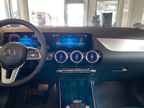 Gebraucht Mercedes EQA300 Night 167 kW (228 PS) 2023 Weiss SUV