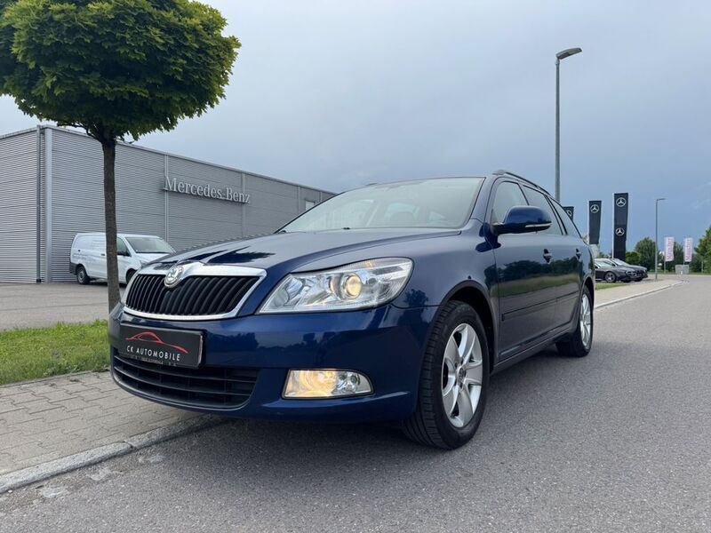 Blau Gebraucht 2010 Skoda Octavia Elegance Kombi | 3.199 € (Fairer Preis) - Bild 1/4