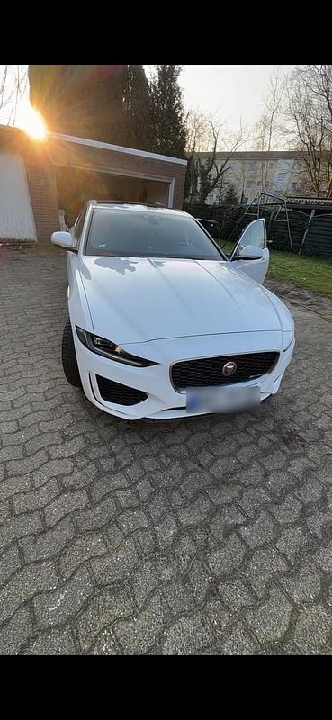 Gebraucht Jaguar XE R-Sport 250 PS (183 kW) 2020 Weiß Limousine