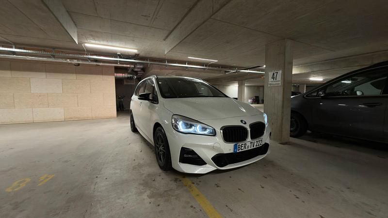 Weiß Gebraucht 2020 BMW 218 M Sport Kombi | 17.900 € (Fairer Preis) - Bild 1/4