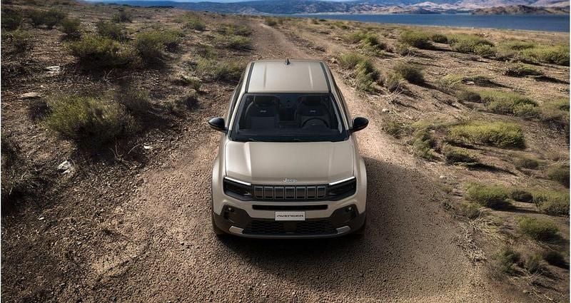 Neu Jeep Avenger Altitude 101 PS (74 kW) 2025 Grau SUV