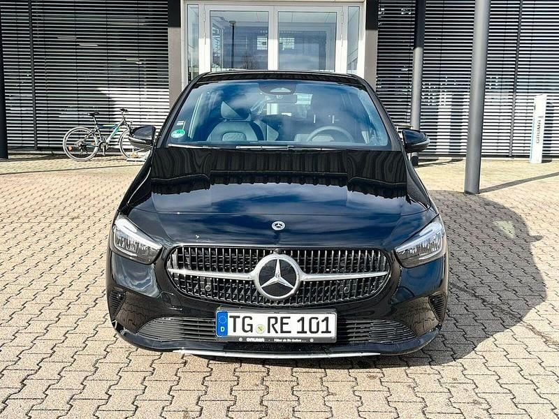 Gebraucht Mercedes B180 Progressive 136 PS (100 kW) 2026 Schwarz Van / Kleinbus