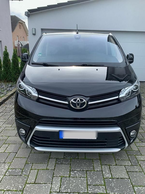 Schwarz Gebraucht 2023 Toyota Proace Verso Executive Kombi | 45.000 € - Bild 1/4