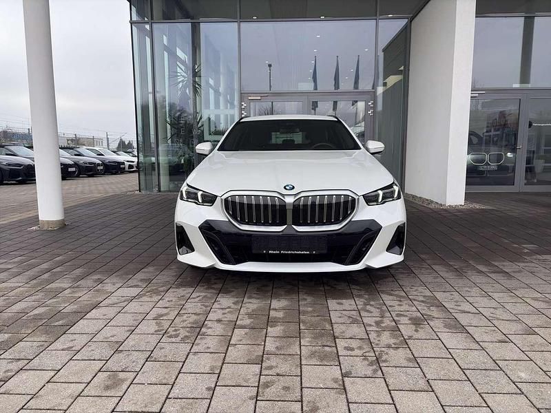 Gebraucht BMW 540 M Sport 286 PS (210 kW) 2025 Mineralweiss metallic Kombi