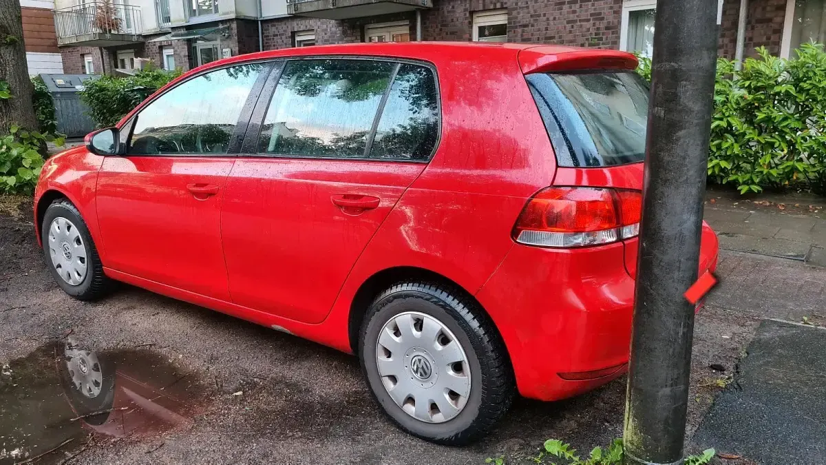 Gebraucht VW Golf VI 80 PS (58 kW) 2010 Rot Kleinwagen