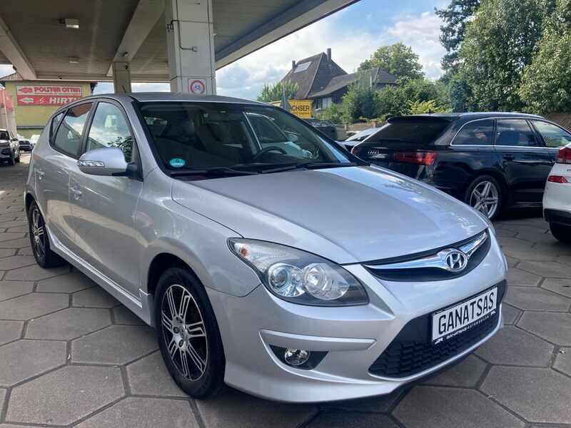Silber Gebraucht 2012 Hyundai i30 Classic Limousine | 6.200 € (Guter Preis) - Bild 1/4