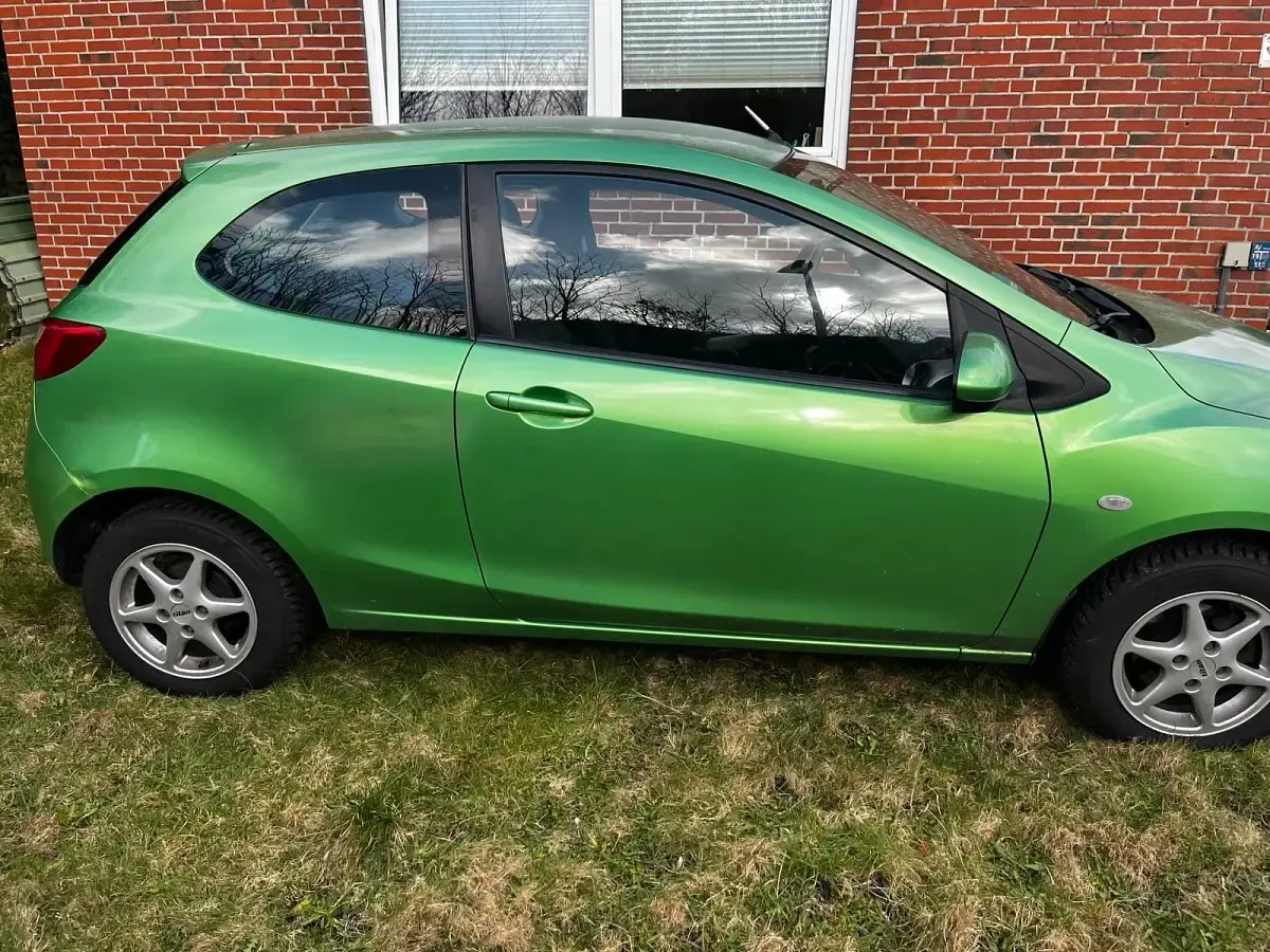 Usata Mazda 2 75 CV (55 kW) 2009 Verde Utilitaria