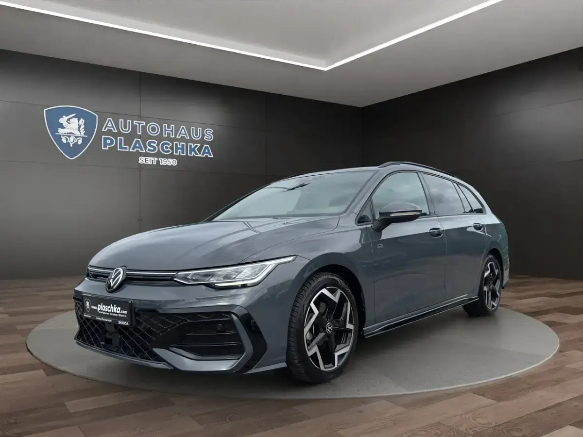 Gebraucht VW Golf VIII R-line 150 PS (110 kW) 2025