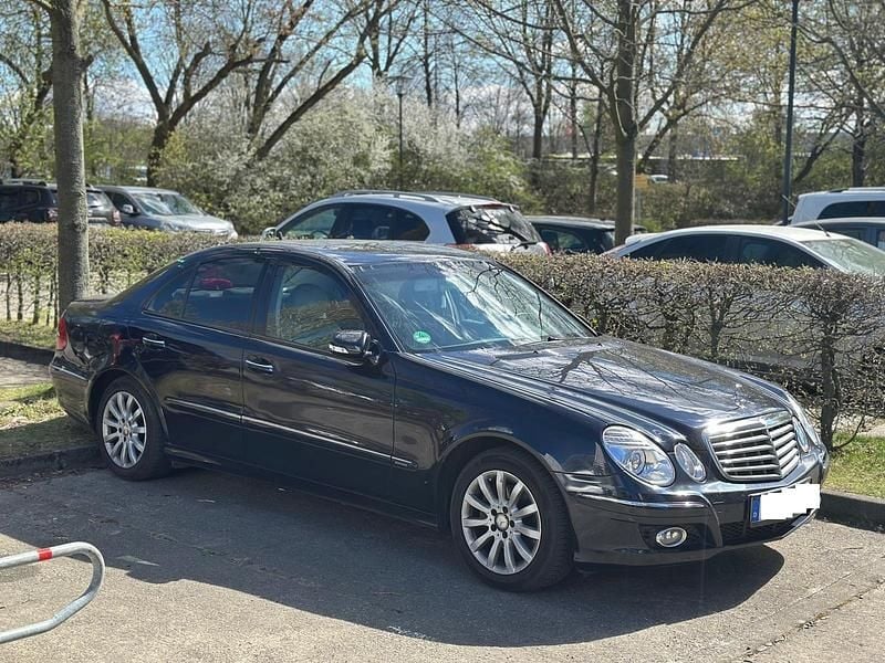 Gebraucht Mercedes E220 180 PS (132 kW) 2007 Blau Limousine