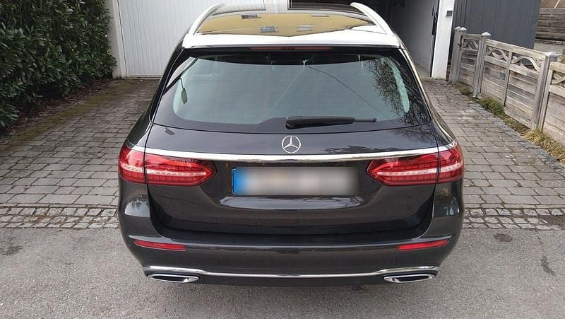 Gebraucht Mercedes E220 194 PS (142 kW) 2021 Schwarz Kombi
