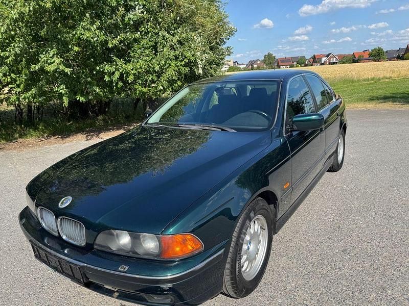 Grün Gebraucht 1996 BMW 523 Limousine | 5.500 € (Etwas zu teuer) - Bild 1/4
