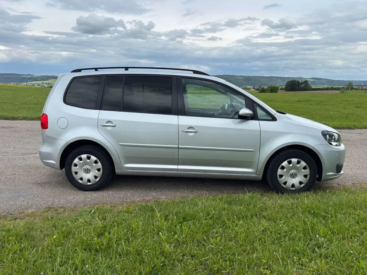 Gebraucht VW Touran Comfortline 105 PS (77 kW) 2012 Silber Van / Kleinbus