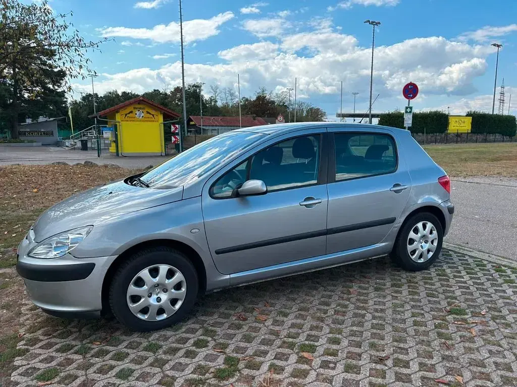 Gebraucht Peugeot 307 Tendance 109 PS (80 kW) 2004 Silber Limousine