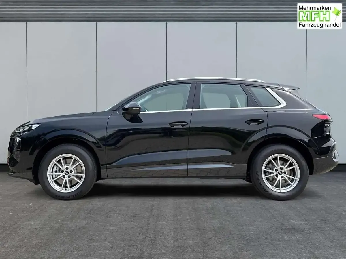 Neu Audi Q3 150 PS (110 kW) 2026 Schwarz SUV